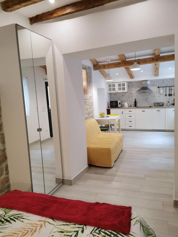 Studio App Dea In The Center Ровинь Экстерьер фото